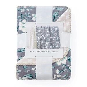 Casual Living Reversible Luxe Plush Throw 50in x 70in Gray